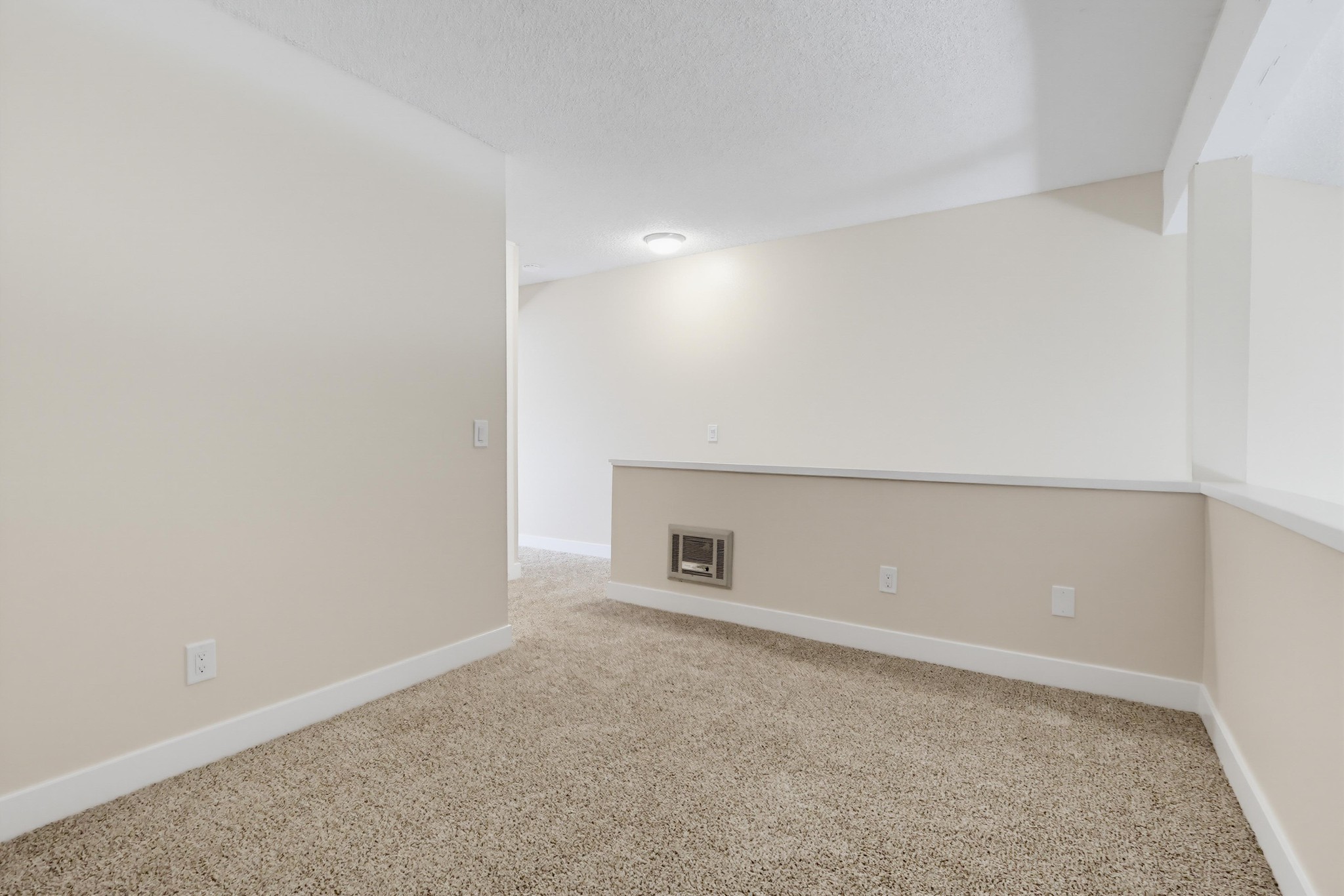 Virtual tour photo 33 of 70 for 21341 Norwalk Blvd Apt 4