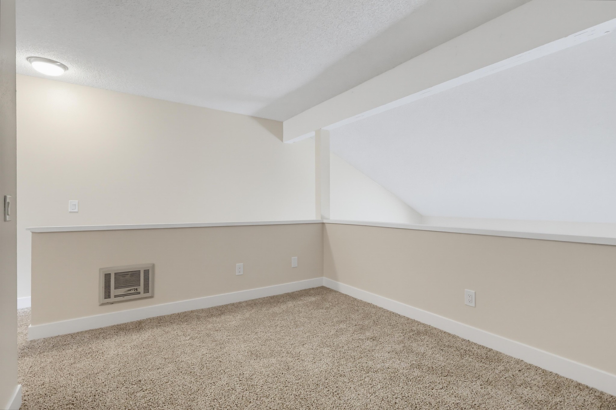 Virtual tour photo 36 of 70 for 21341 Norwalk Blvd Apt 4