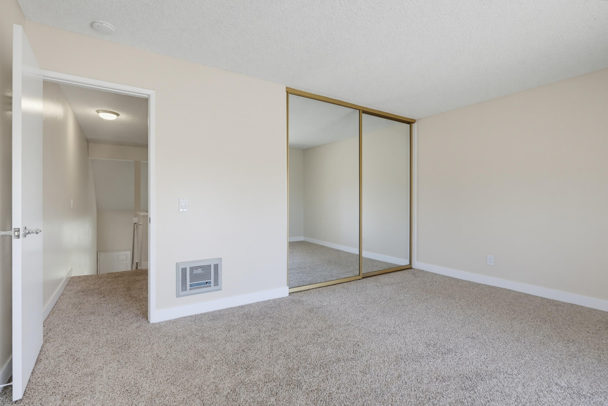 Virtual tour photo 42 of 70 for 21341 Norwalk Blvd Apt 4