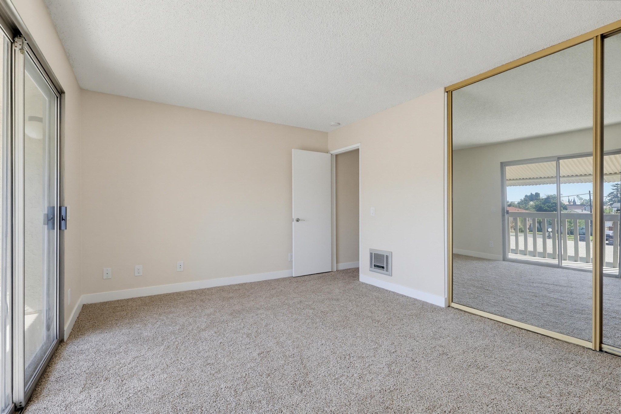 Virtual tour photo 43 of 70 for 21341 Norwalk Blvd Apt 4
