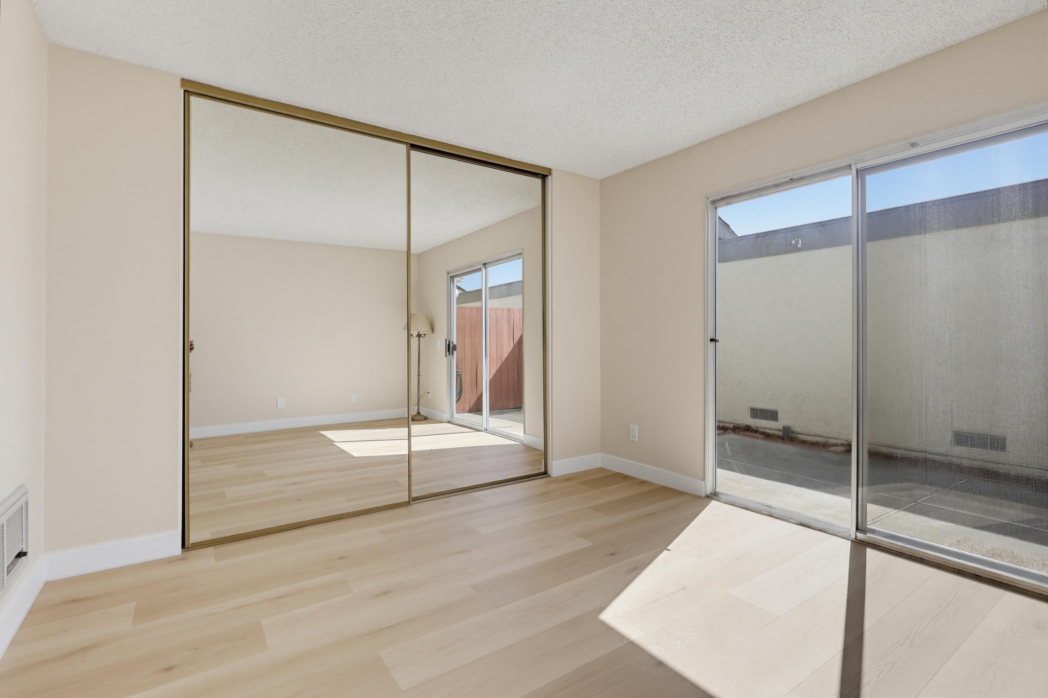 Virtual tour photo 52 of 70 for 21341 Norwalk Blvd Apt 4
