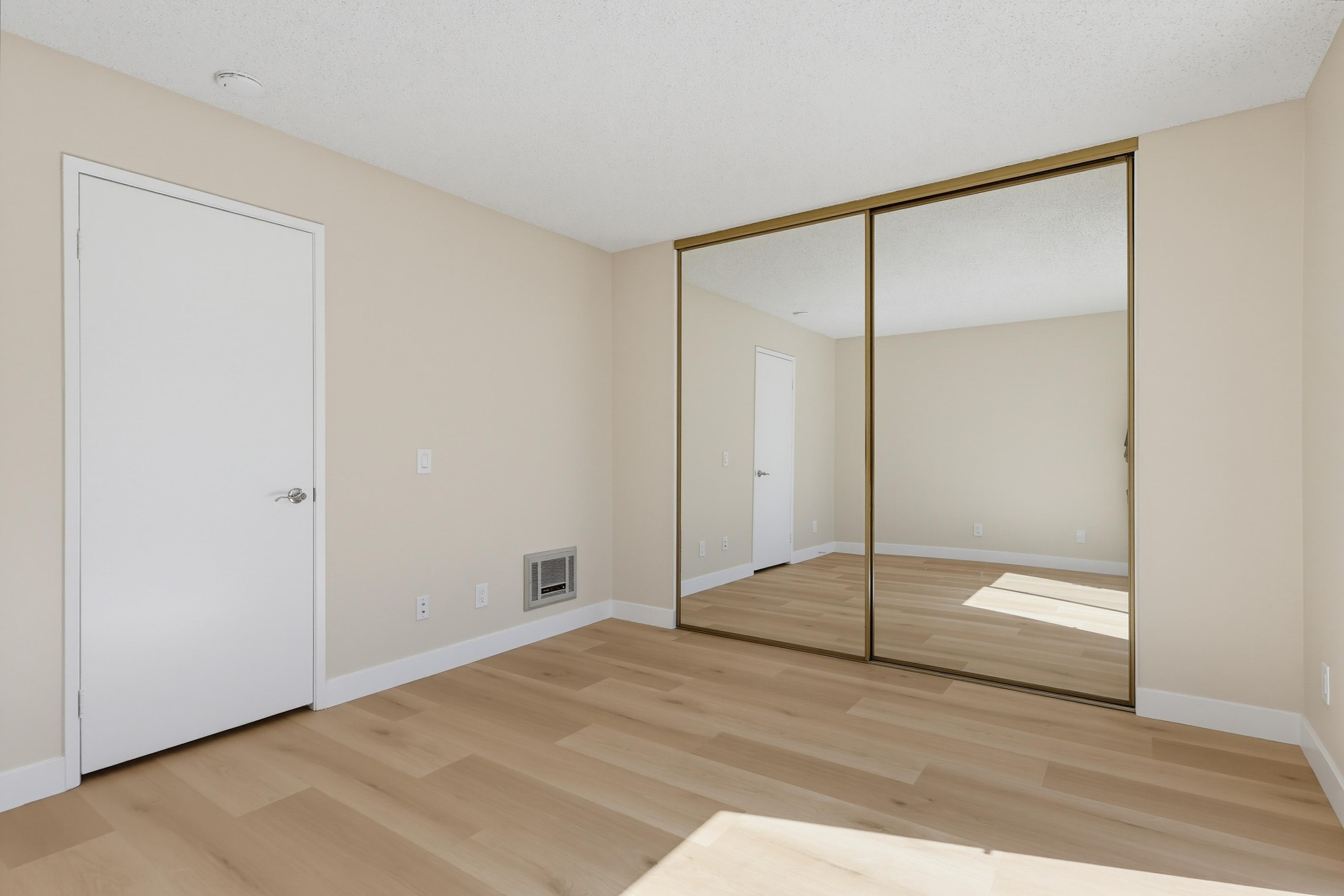 Virtual tour photo 56 of 70 for 21341 Norwalk Blvd Apt 4