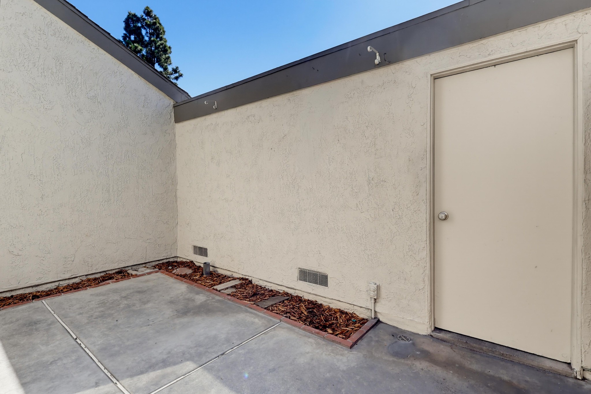 Virtual tour photo 58 of 70 for 21341 Norwalk Blvd Apt 4