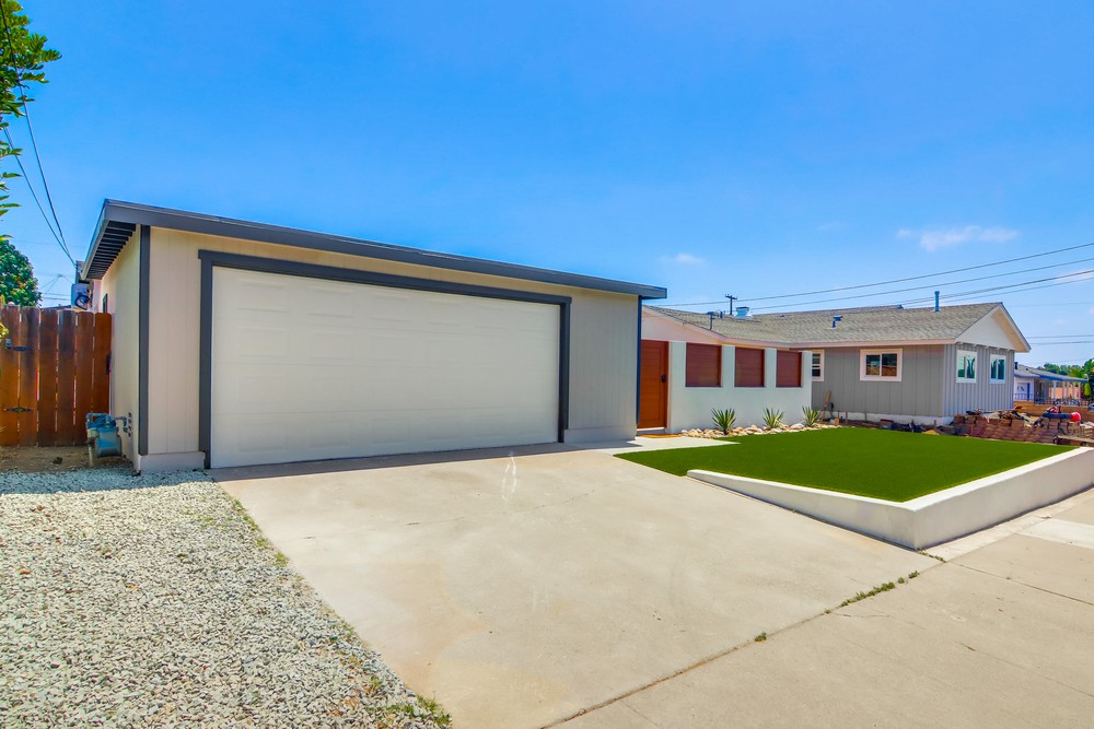 Virtual tour photo 3 of 61 for 2135 Montclair St