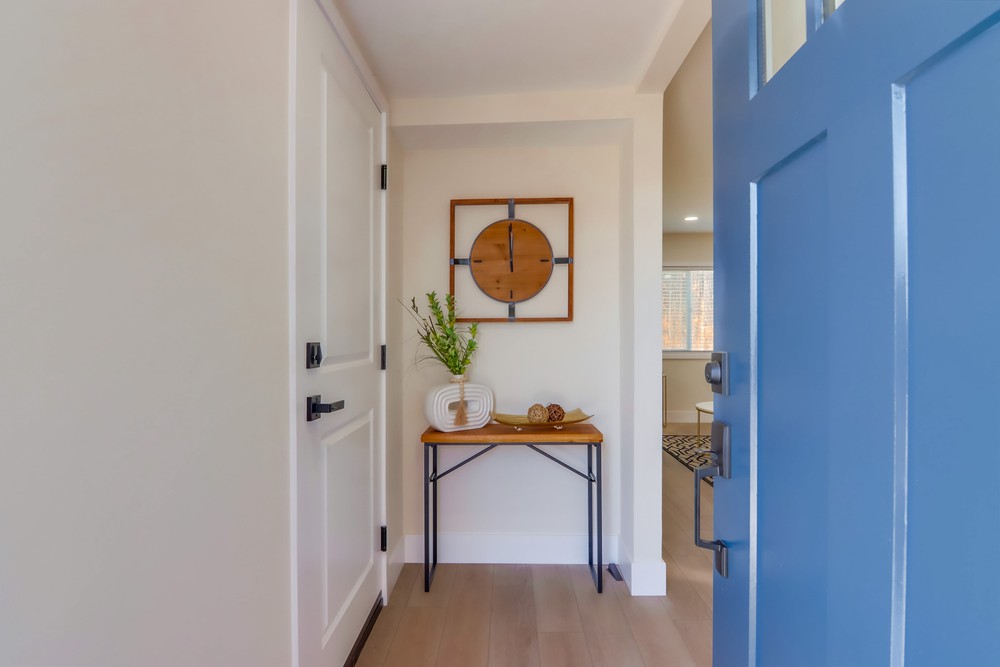 Virtual tour photo 10 of 61 for 2135 Montclair St