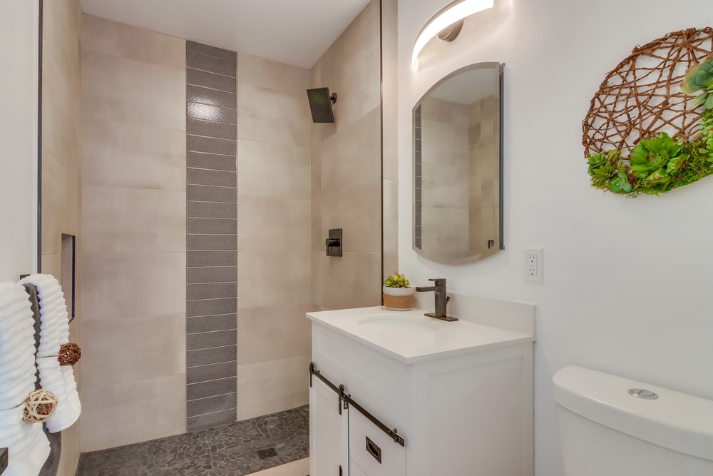 Virtual tour photo 37 of 61 for 2135 Montclair St