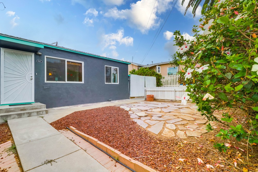 Virtual tour photo 5 of 41 for 2137 San Clemente St