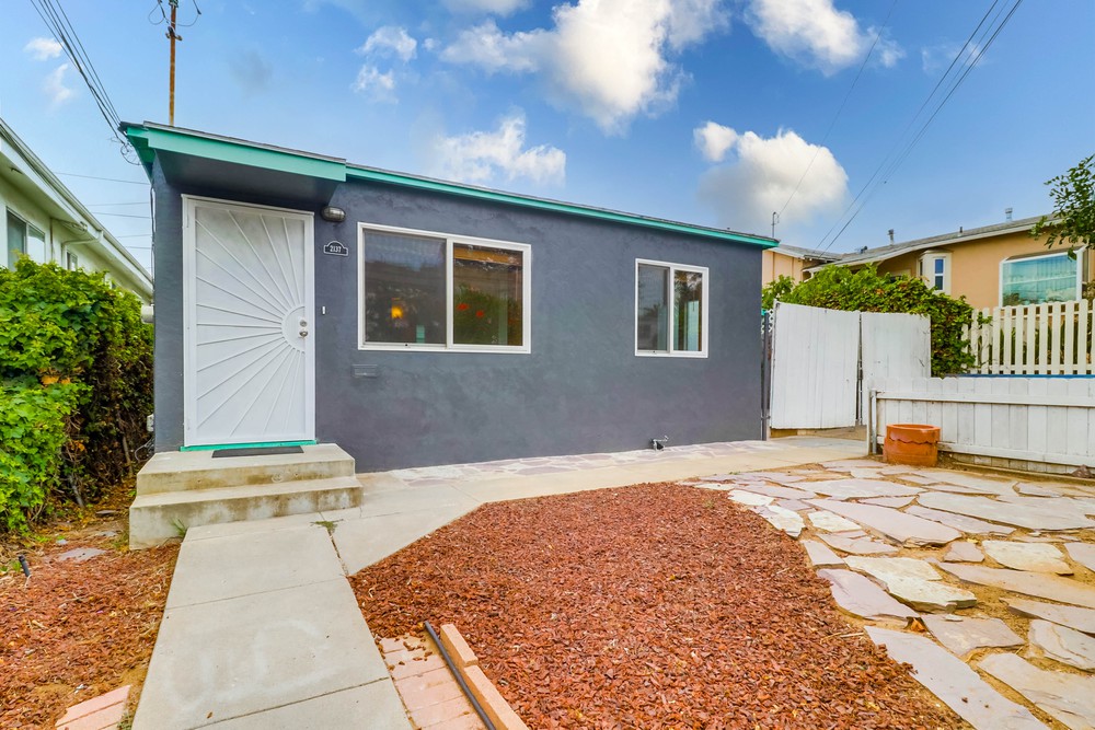Virtual tour photo 6 of 41 for 2137 San Clemente St