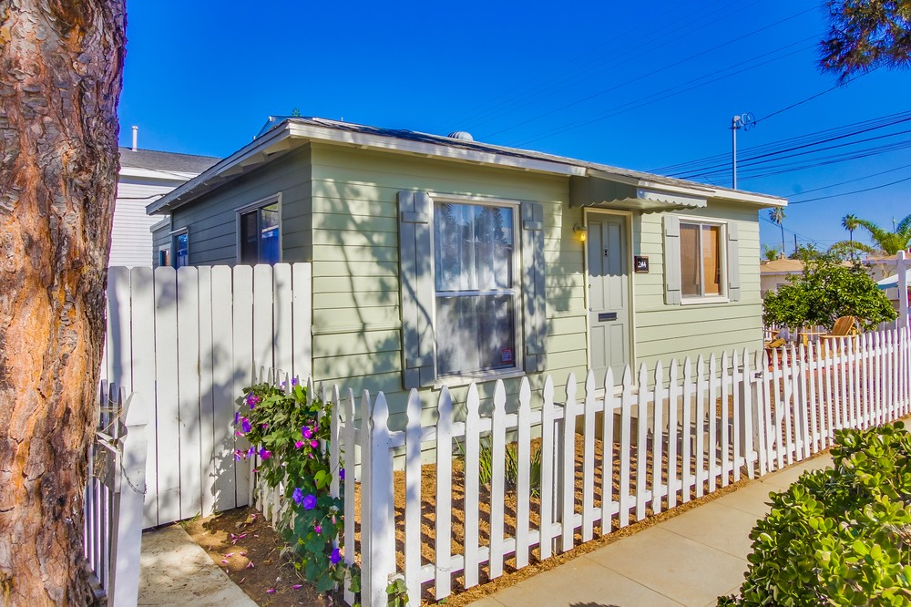 Virtual tour photo 1 of 37 for 2144 Froude Street