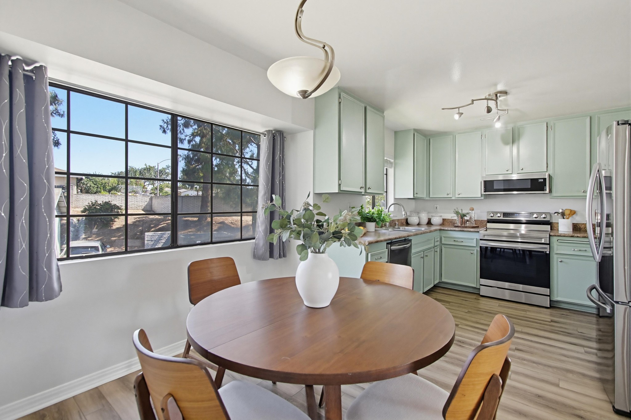 Virtual tour photo 13 of 41 for 215 Camlau Dr UNIT B