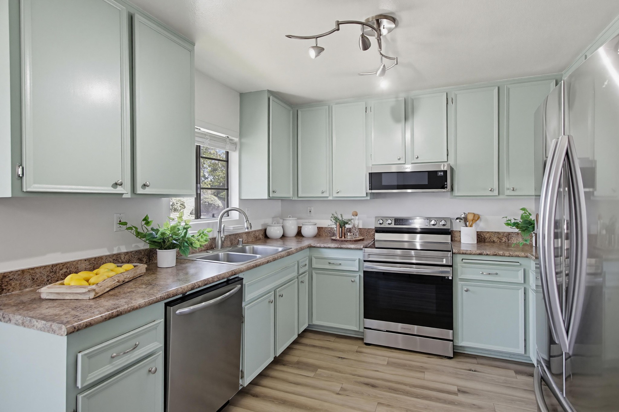 Virtual tour photo 14 of 41 for 215 Camlau Dr UNIT B
