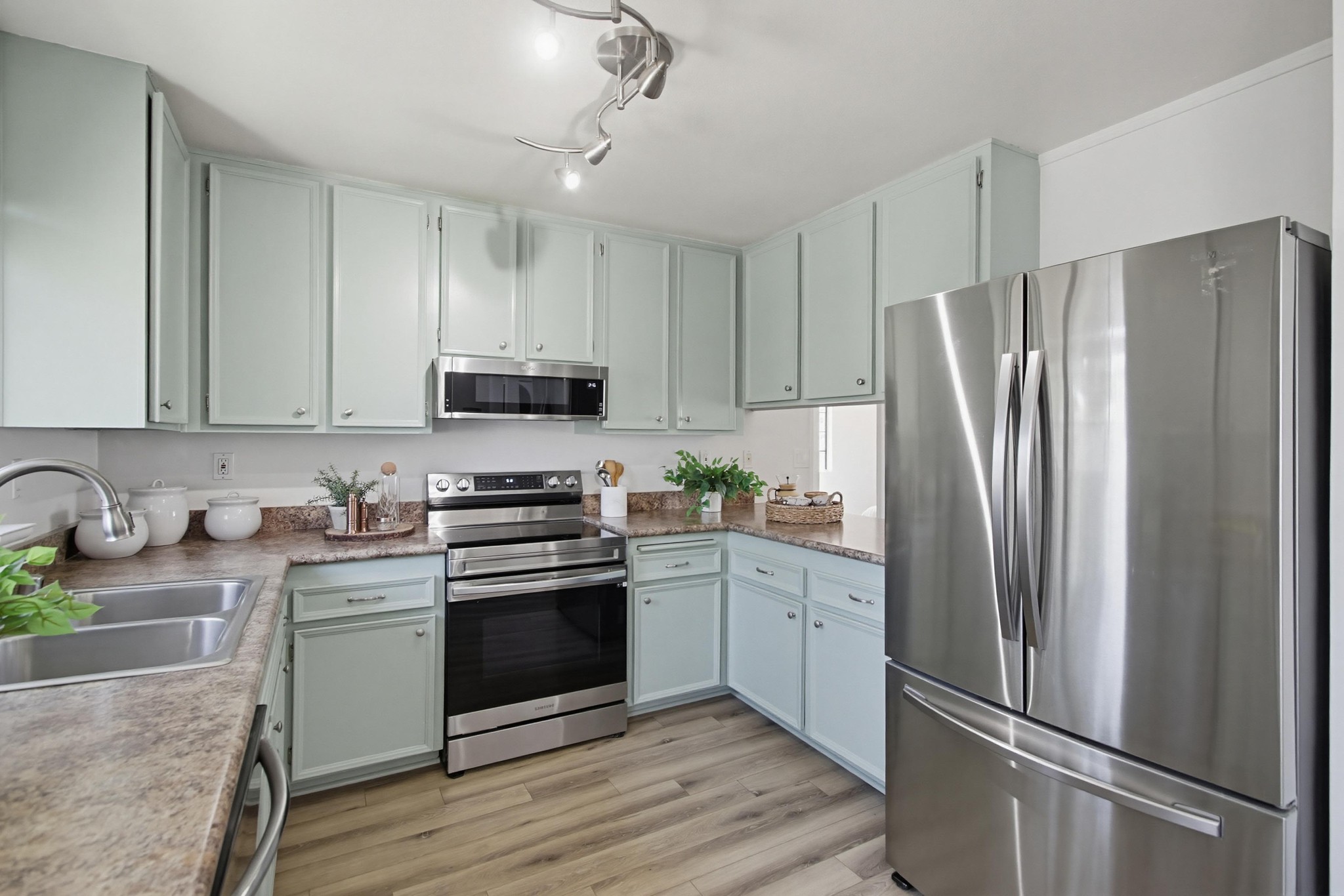 Virtual tour photo 15 of 41 for 215 Camlau Dr UNIT B