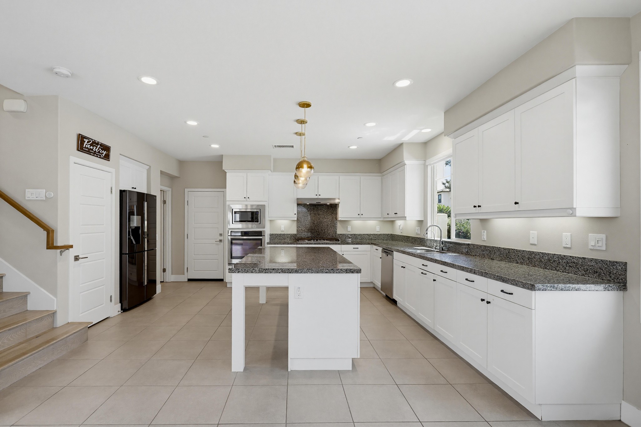 Virtual tour photo 7 of 65 for 215 Carmine