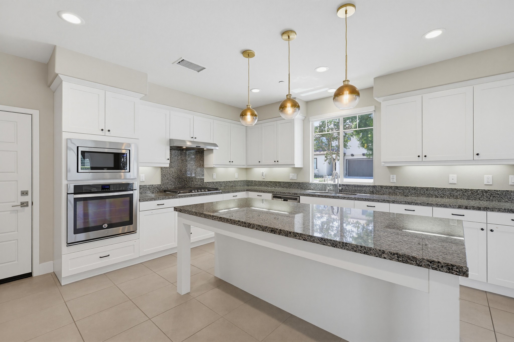 Virtual tour photo 11 of 65 for 215 Carmine