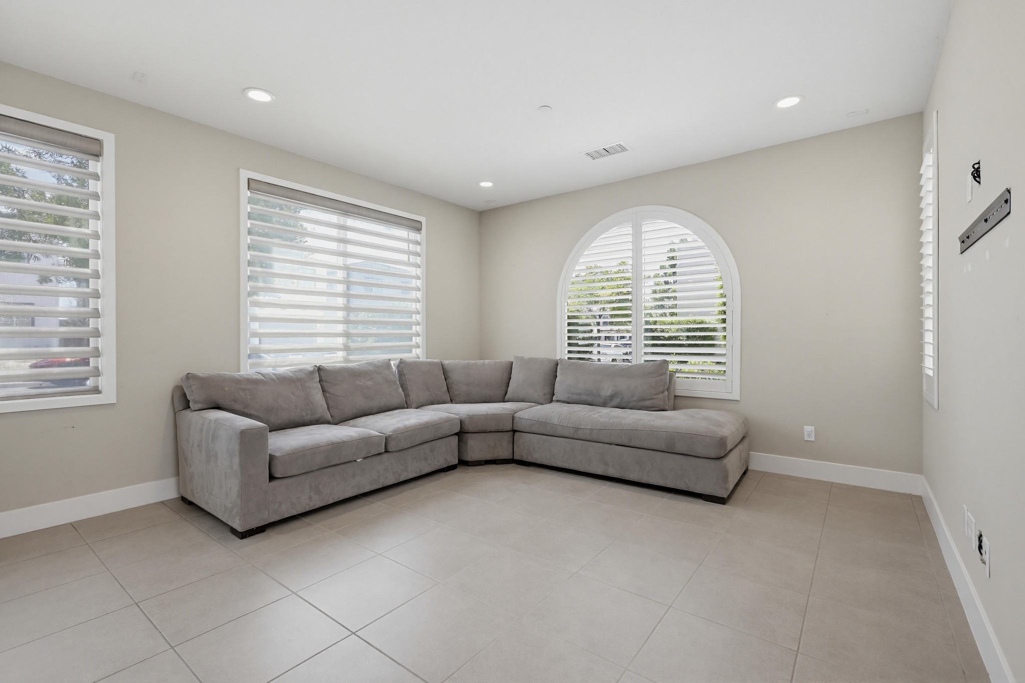 Virtual tour photo 18 of 65 for 215 Carmine