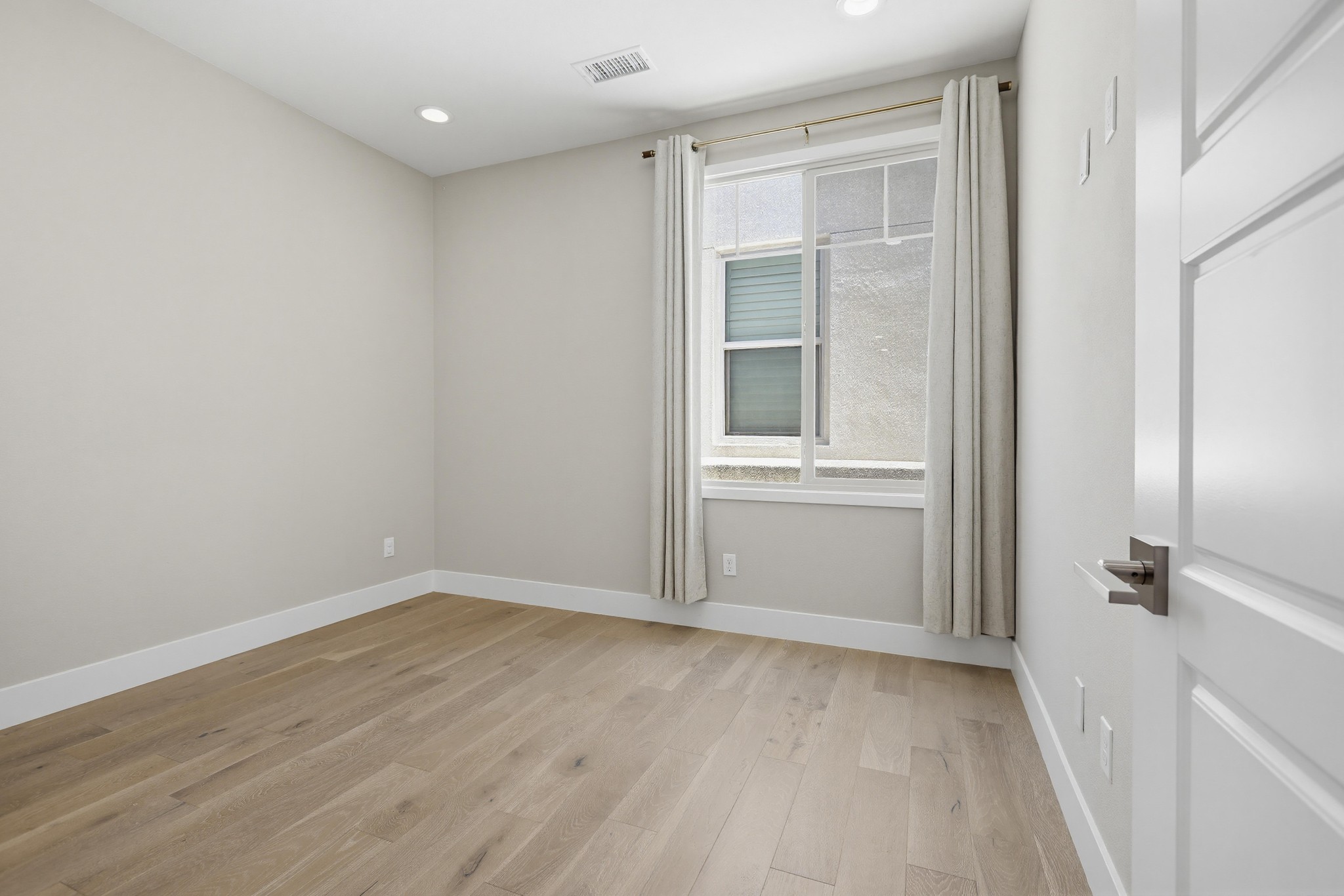 Virtual tour photo 31 of 65 for 215 Carmine