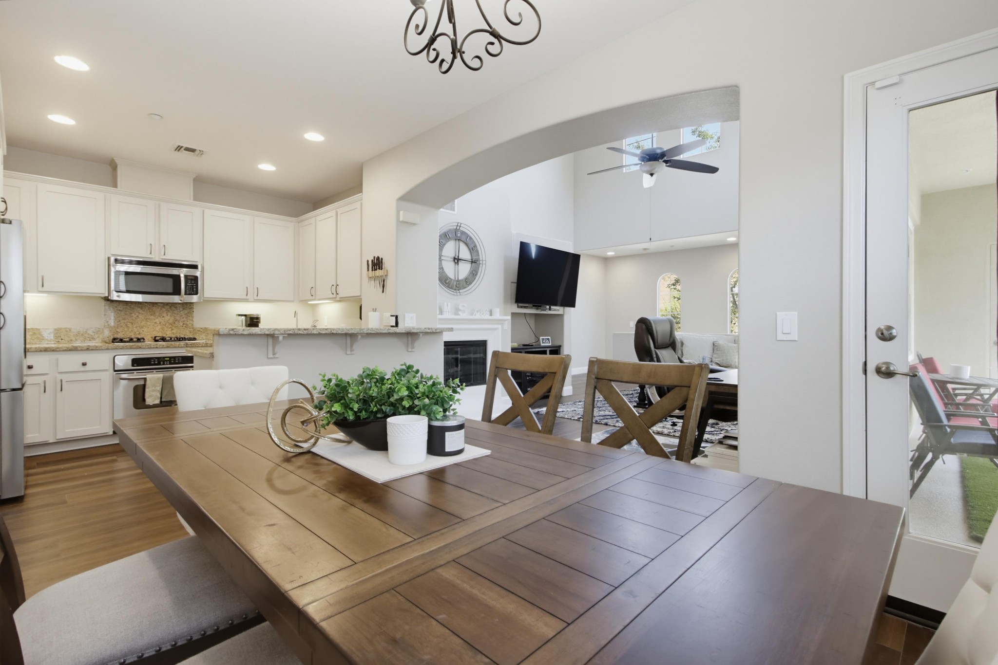 Virtual tour photo 13 of 40 for 2161 Silverado St