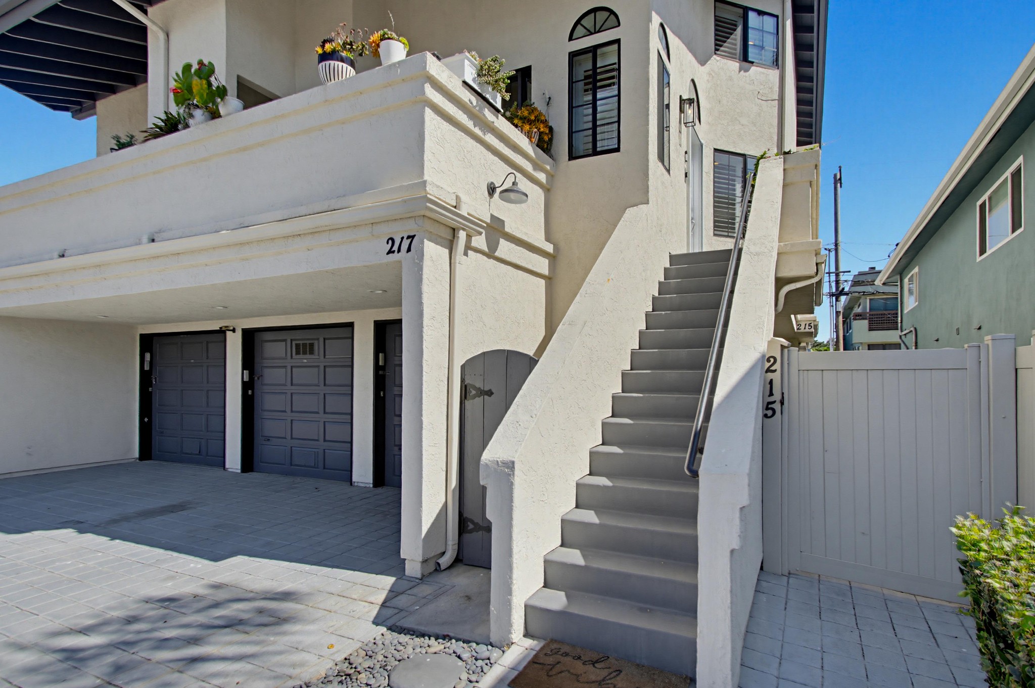 Virtual tour photo 7 of 84 for 217 Elm Ave