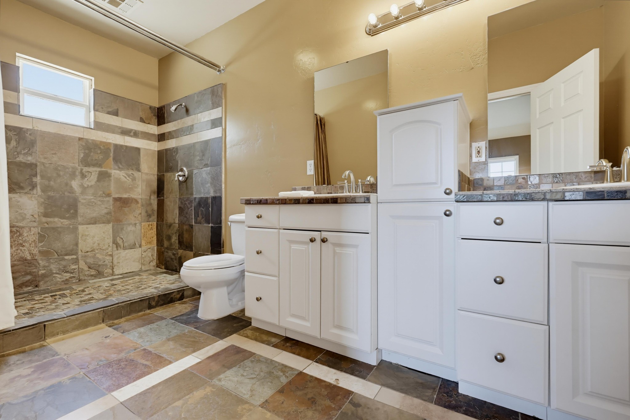 Virtual tour photo 89 of 124 for 2185 Via Dieguenos
