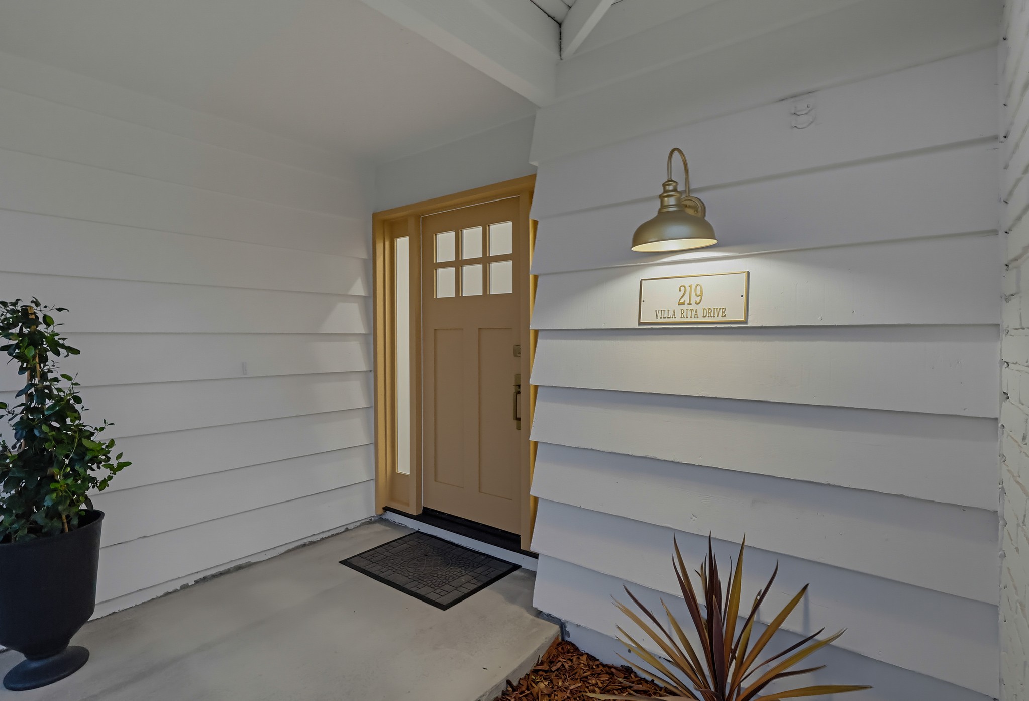 Virtual tour photo 8 of 110 for 219 Villa Rita Dr