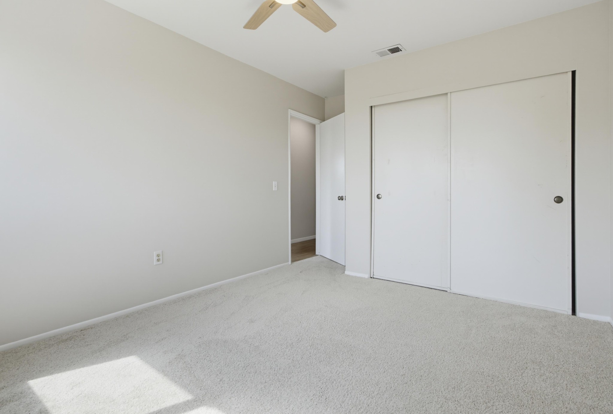 Virtual tour photo 41 of 59 for 2190 Greenbrier Dr