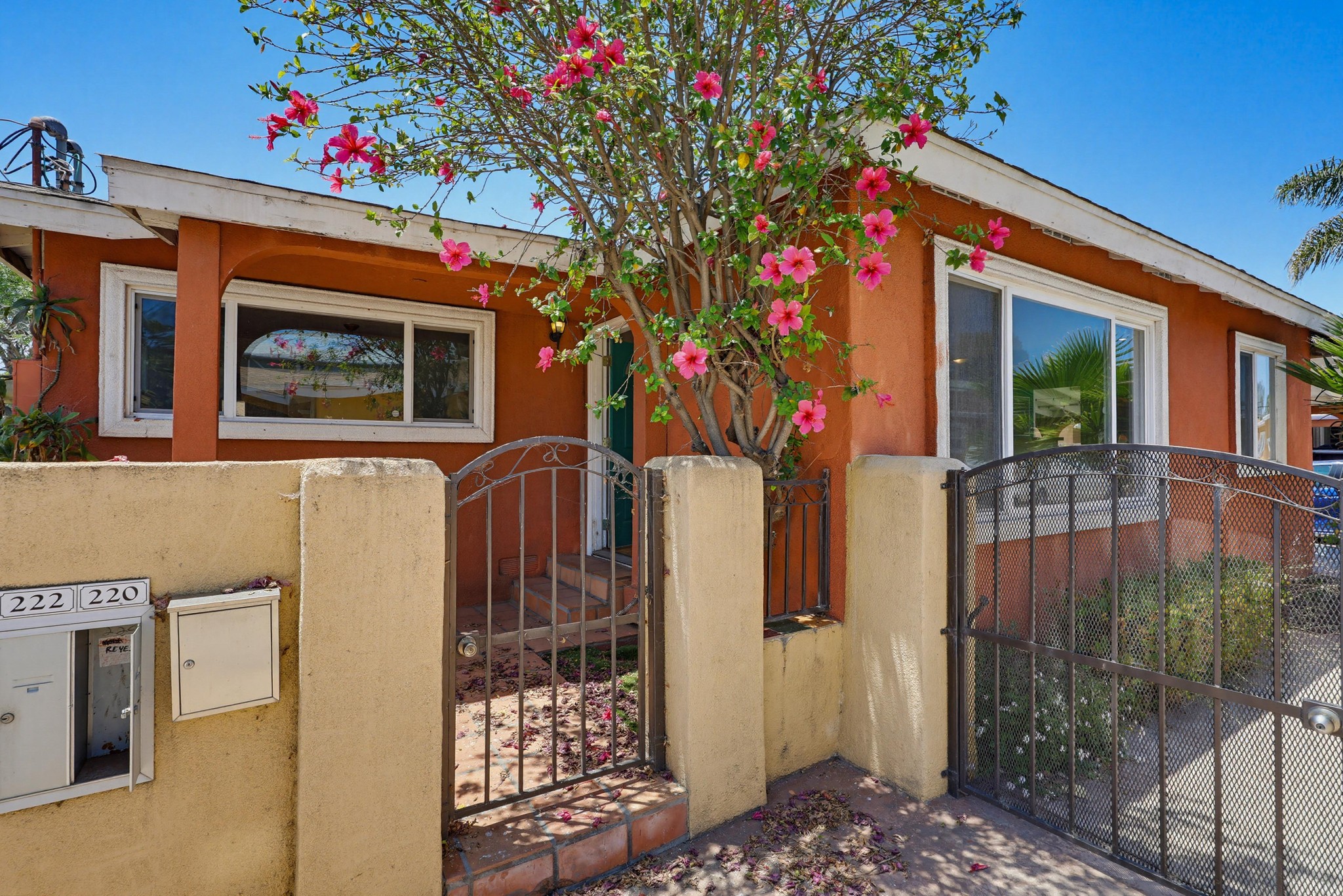 Virtual tour photo 4 of 43 for 220 W Calle Primera