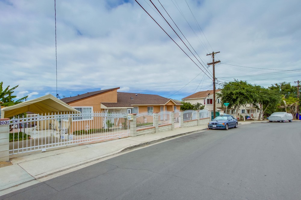 Virtual tour photo 1 of 87 for 2201 E Jewett St