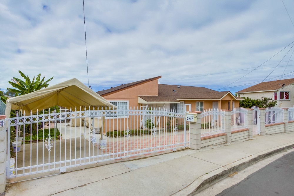Virtual tour photo 3 of 87 for 2201 E Jewett St