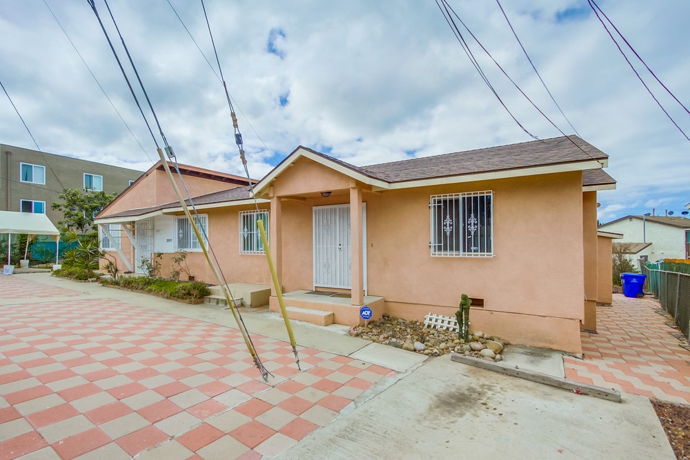 Virtual tour photo 7 of 87 for 2201 E Jewett St