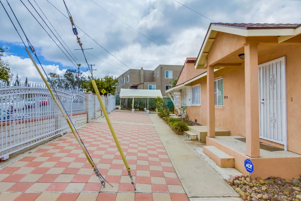 Virtual tour photo 8 of 87 for 2201 E Jewett St