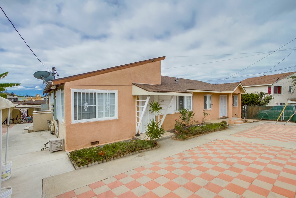Virtual tour photo 11 of 87 for 2201 E Jewett St