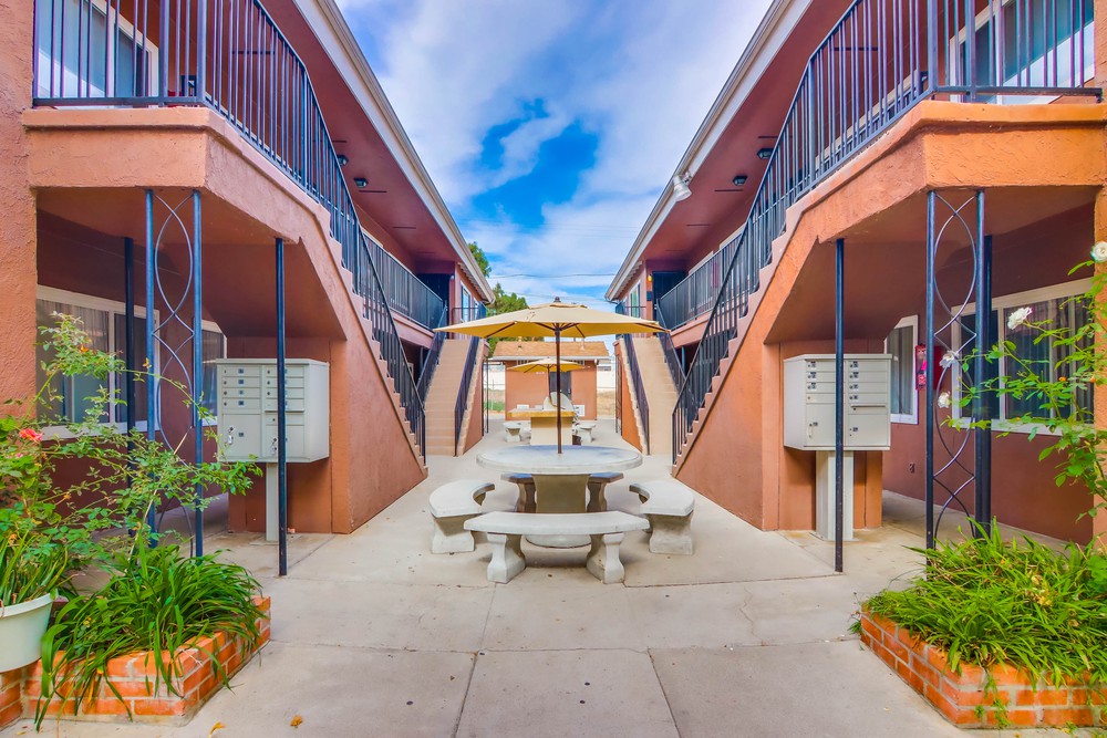Virtual tour photo 4 of 29 for 2202 1/2 Grand Ave