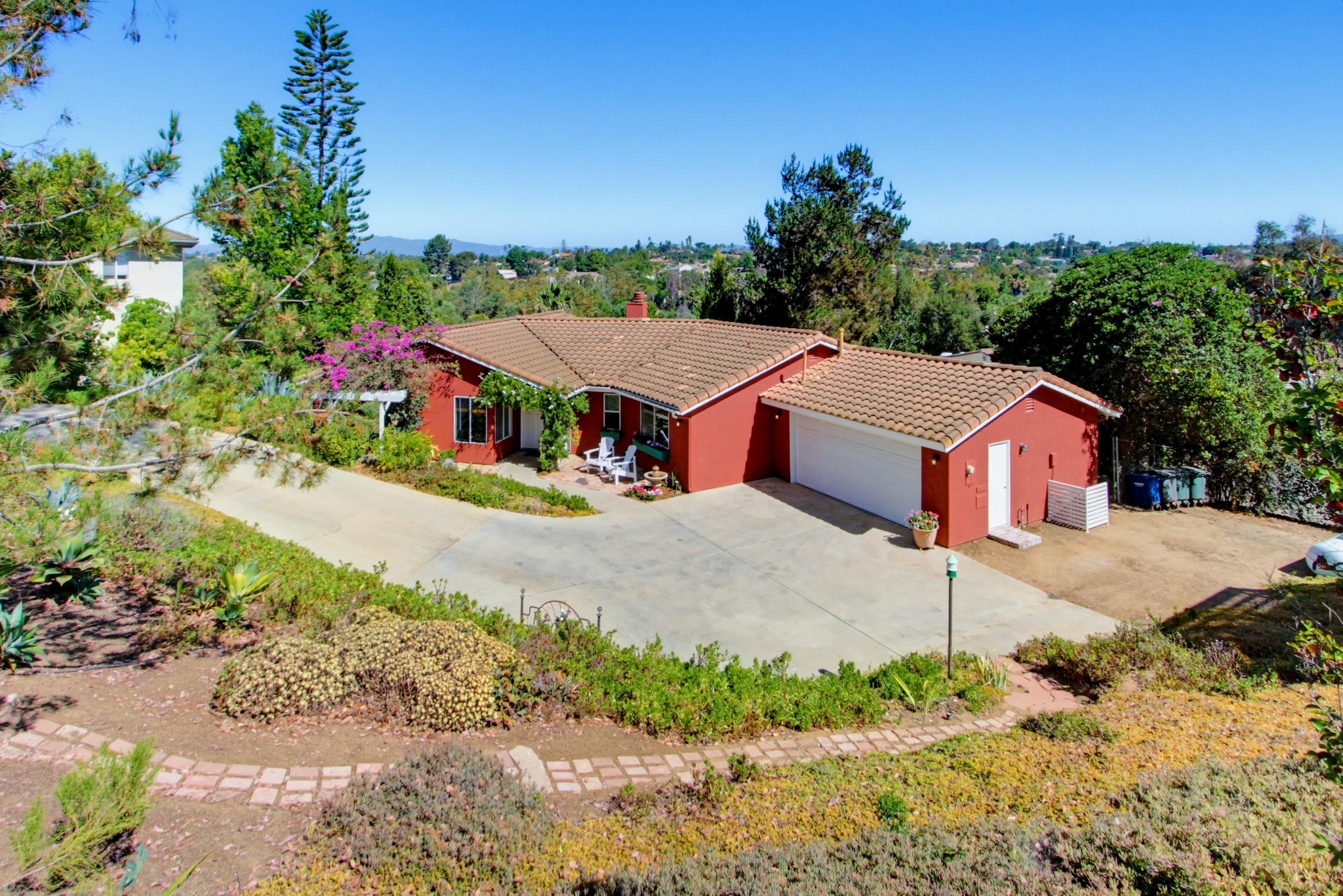 Virtual tour photo 6 of 93 for 2202 Crest Hill Ln