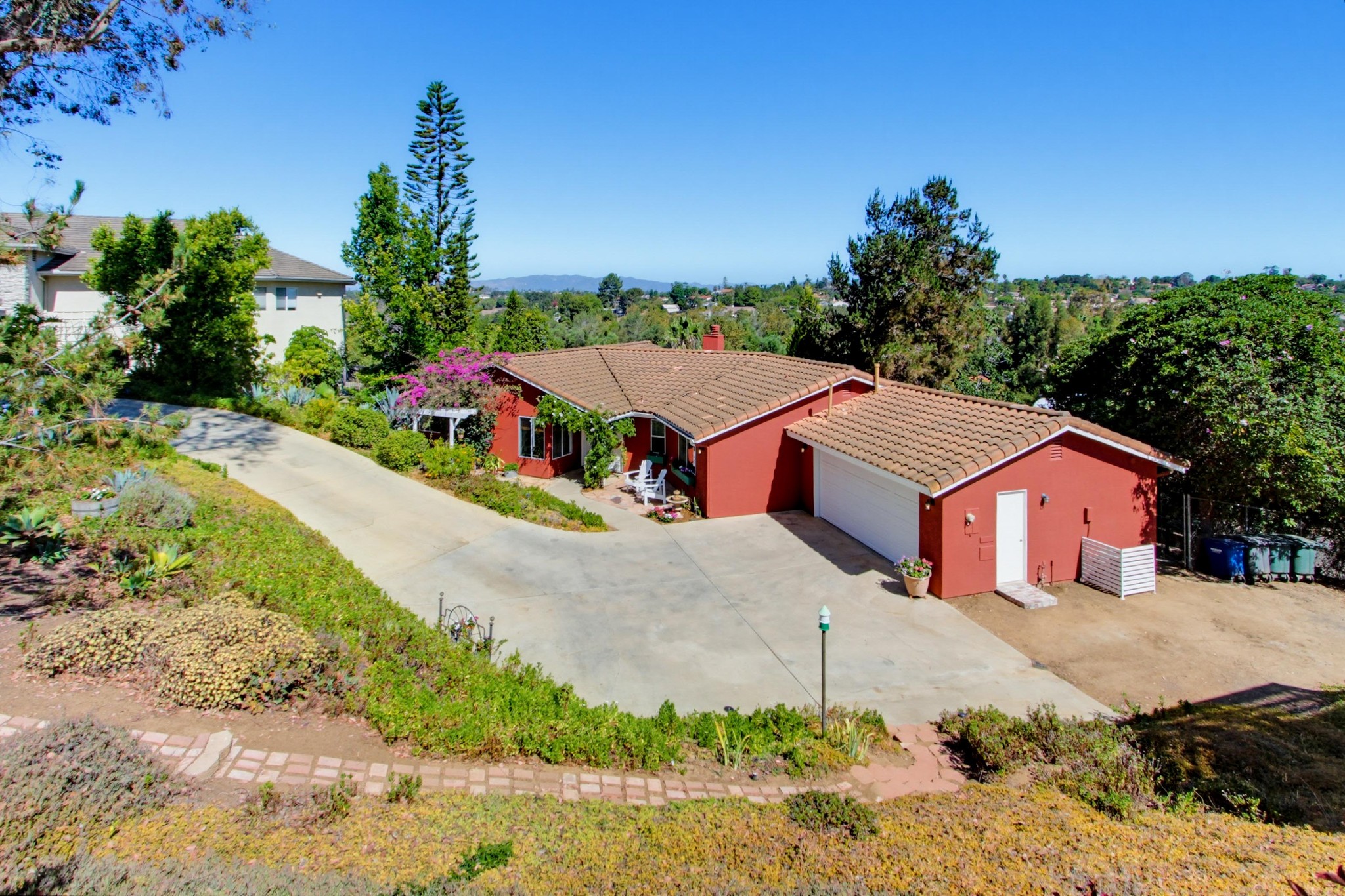 Virtual tour photo 7 of 93 for 2202 Crest Hill Ln