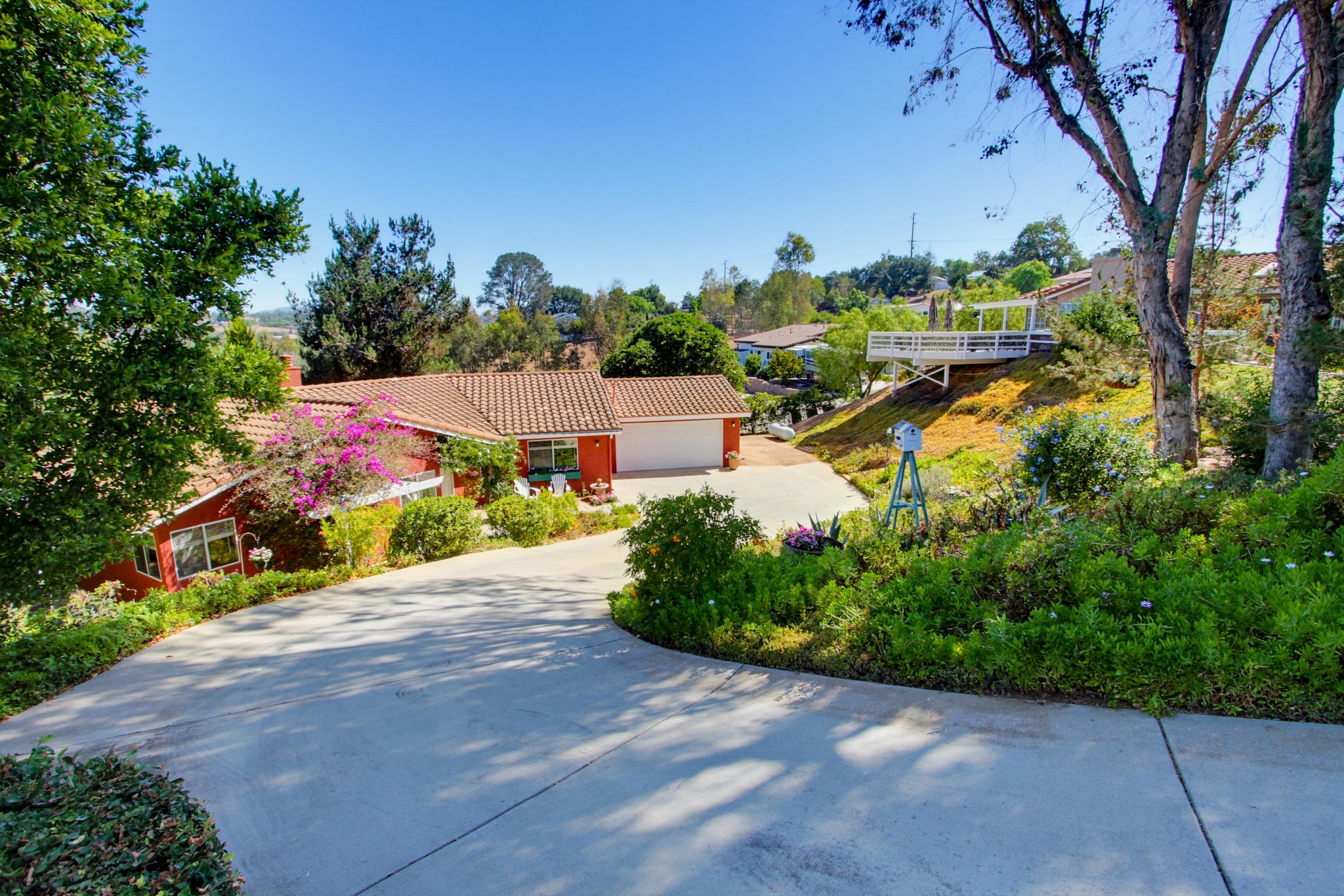Virtual tour photo 8 of 93 for 2202 Crest Hill Ln