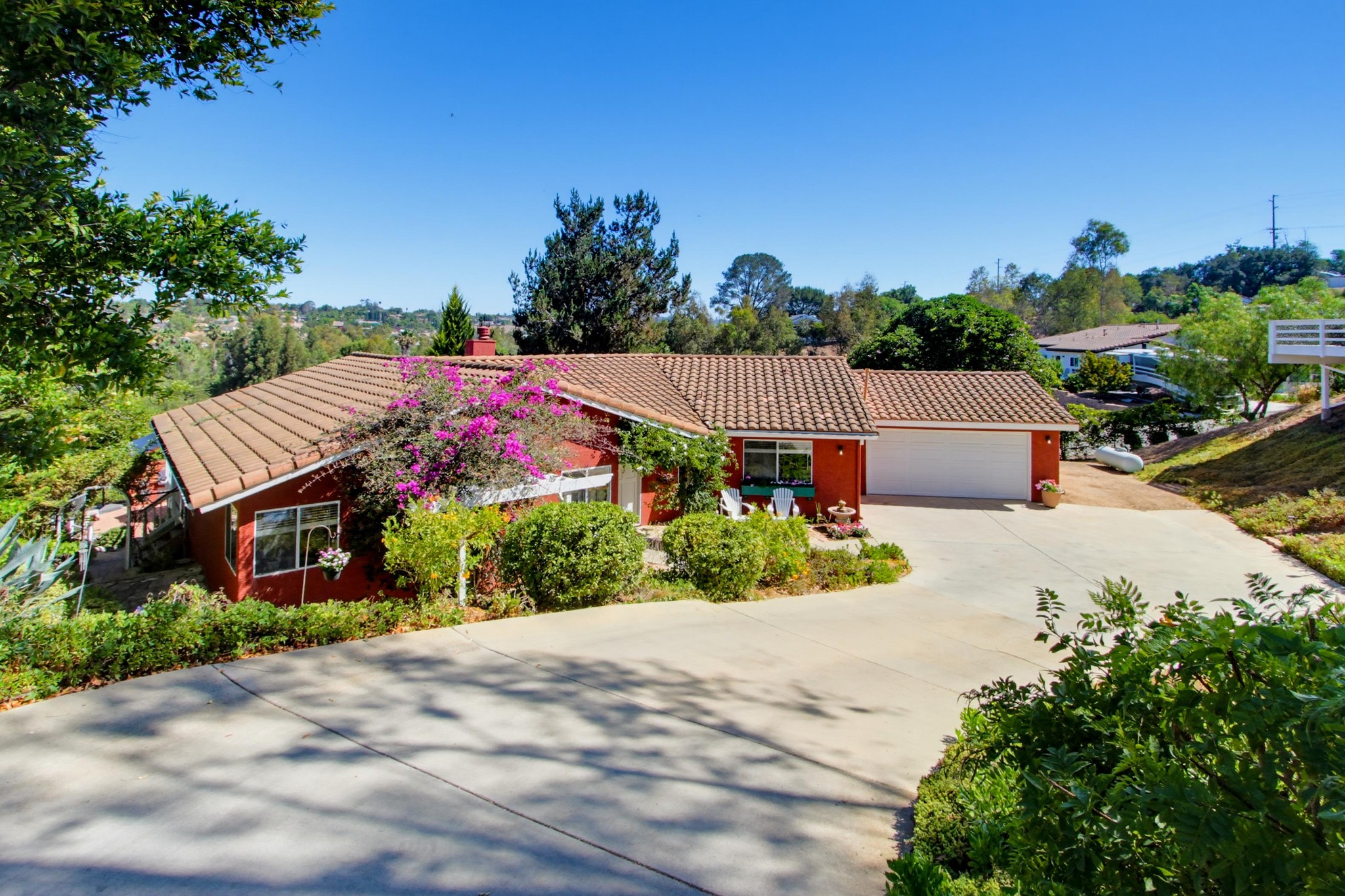 Virtual tour photo 9 of 93 for 2202 Crest Hill Ln