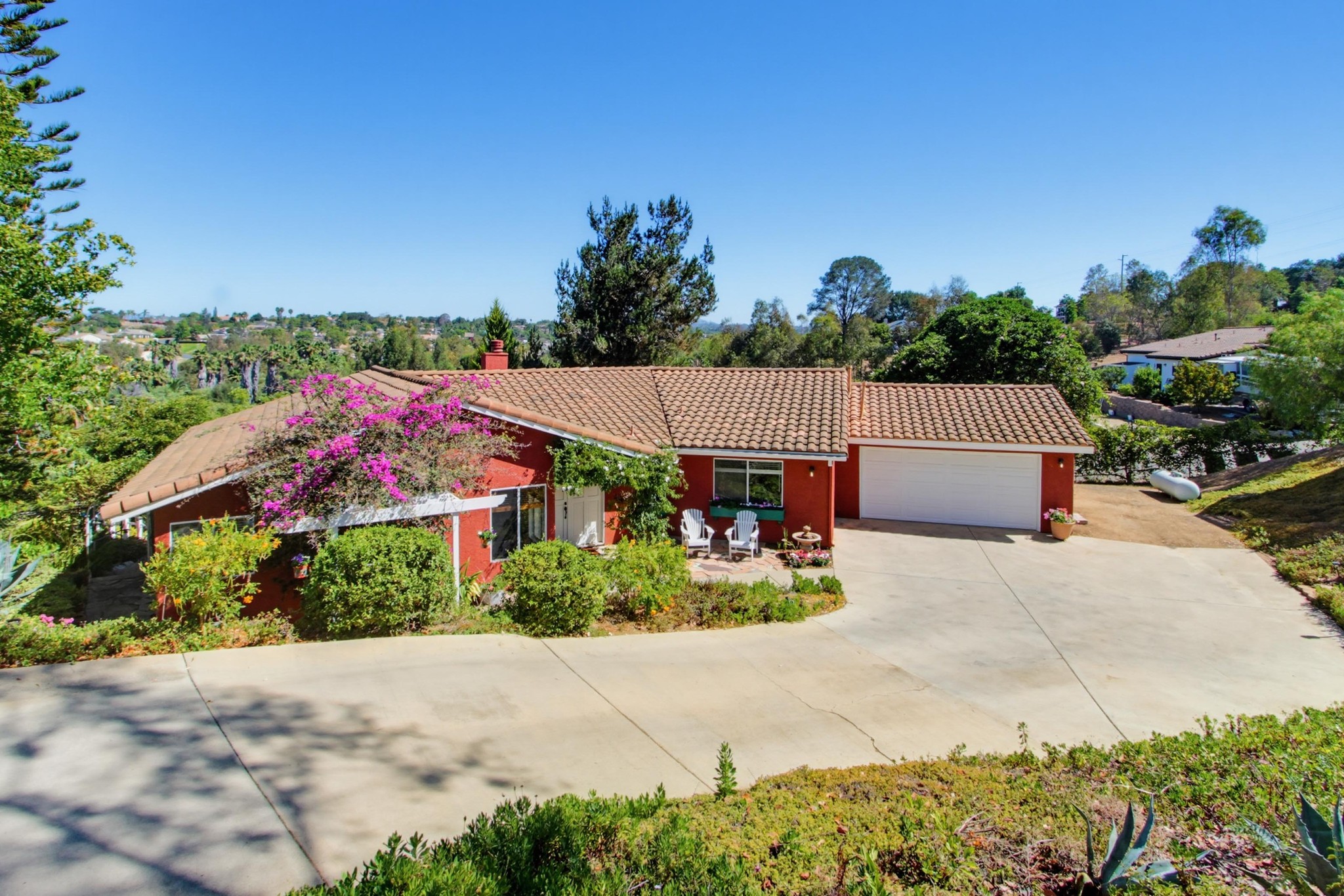 Virtual tour photo 10 of 93 for 2202 Crest Hill Ln