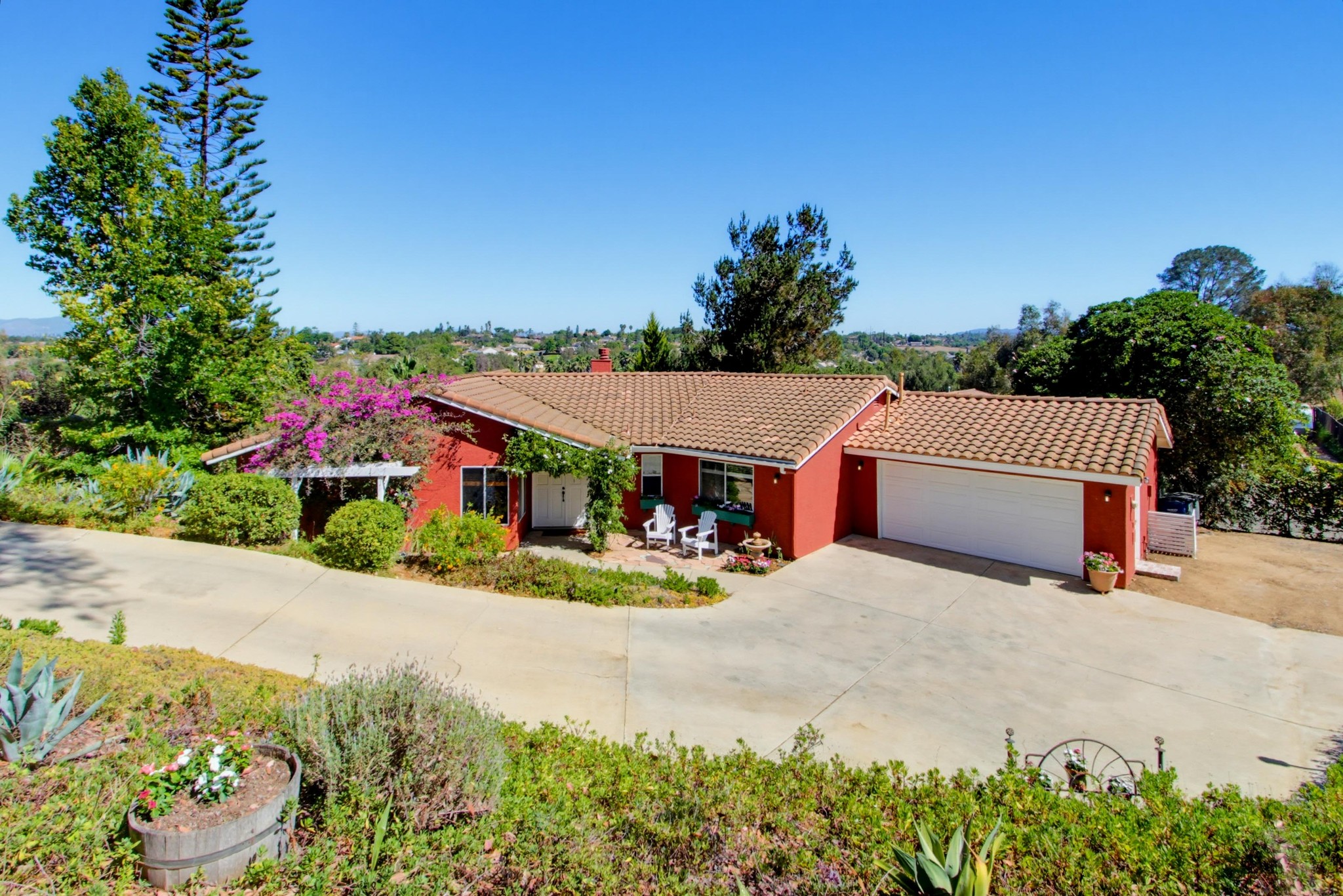 Virtual tour photo 11 of 93 for 2202 Crest Hill Ln
