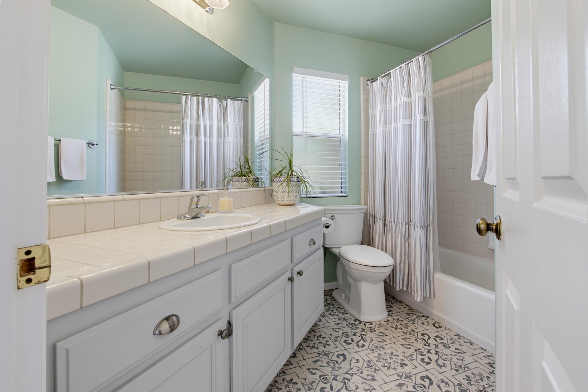 Virtual tour photo 56 of 93 for 2202 Crest Hill Ln
