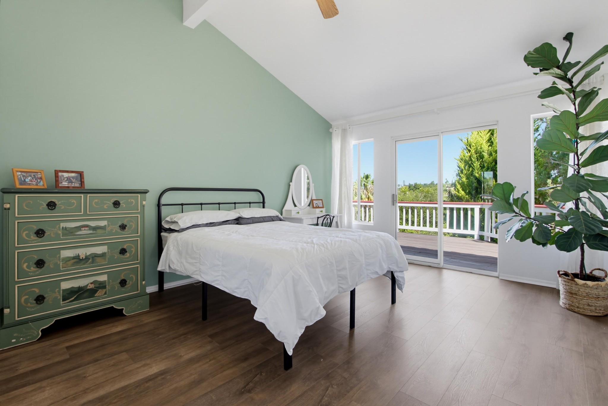 Virtual tour photo 40 of 93 for 2202 Crest Hill Ln