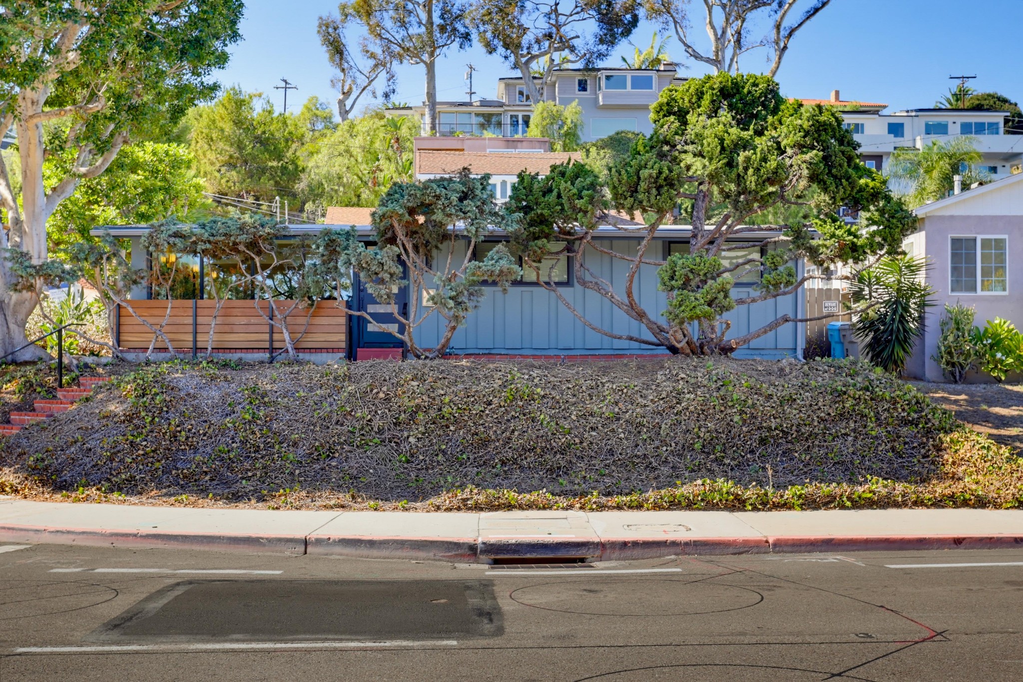 Virtual tour photo 3 of 43 for 2204 Rosecrans St