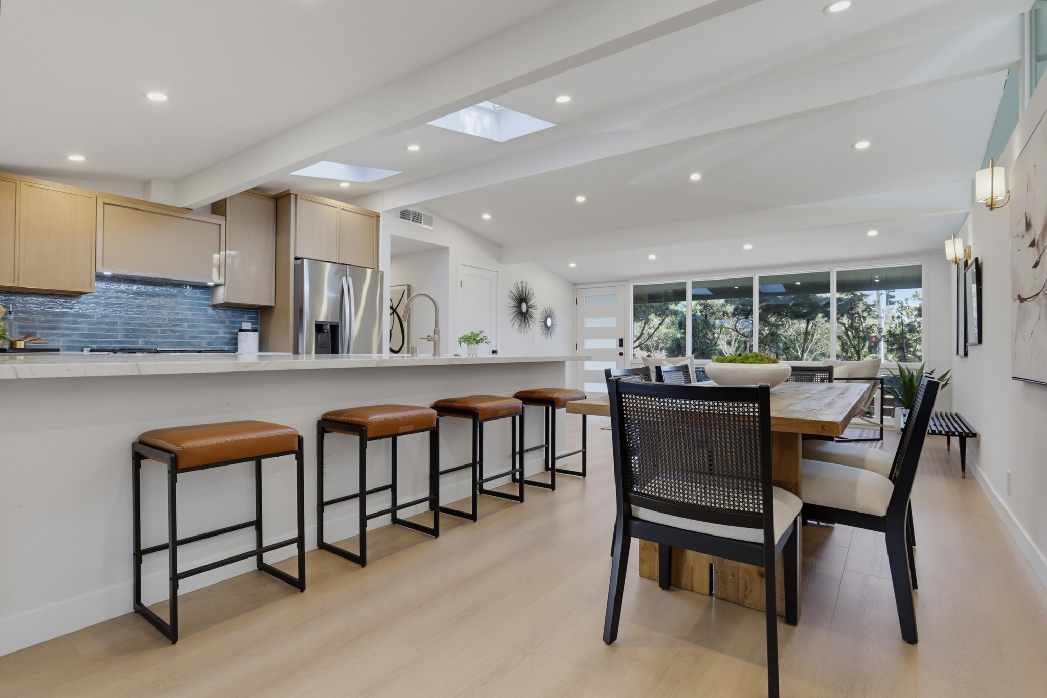 Virtual tour photo 11 of 43 for 2204 Rosecrans St