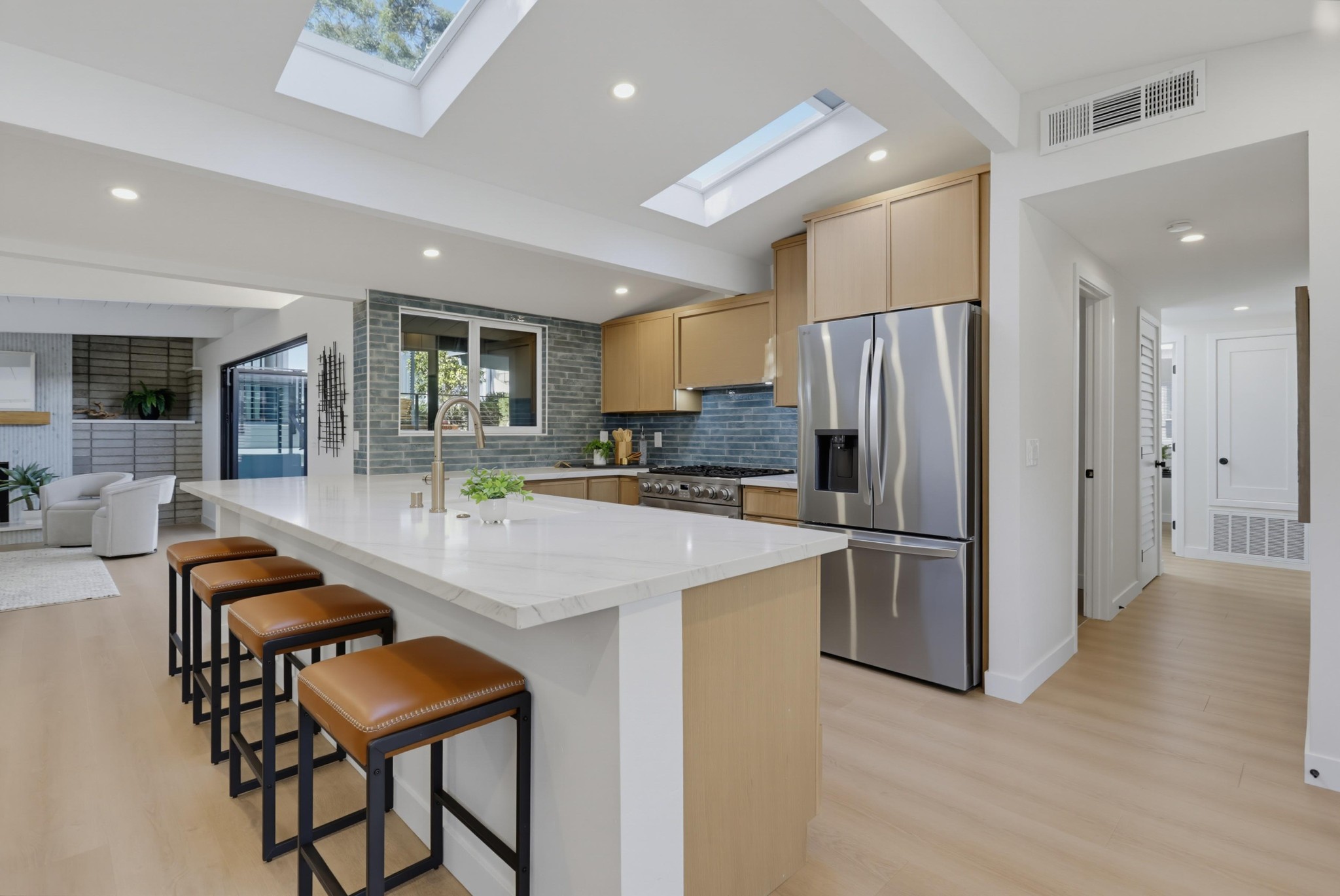 Virtual tour photo 12 of 43 for 2204 Rosecrans St