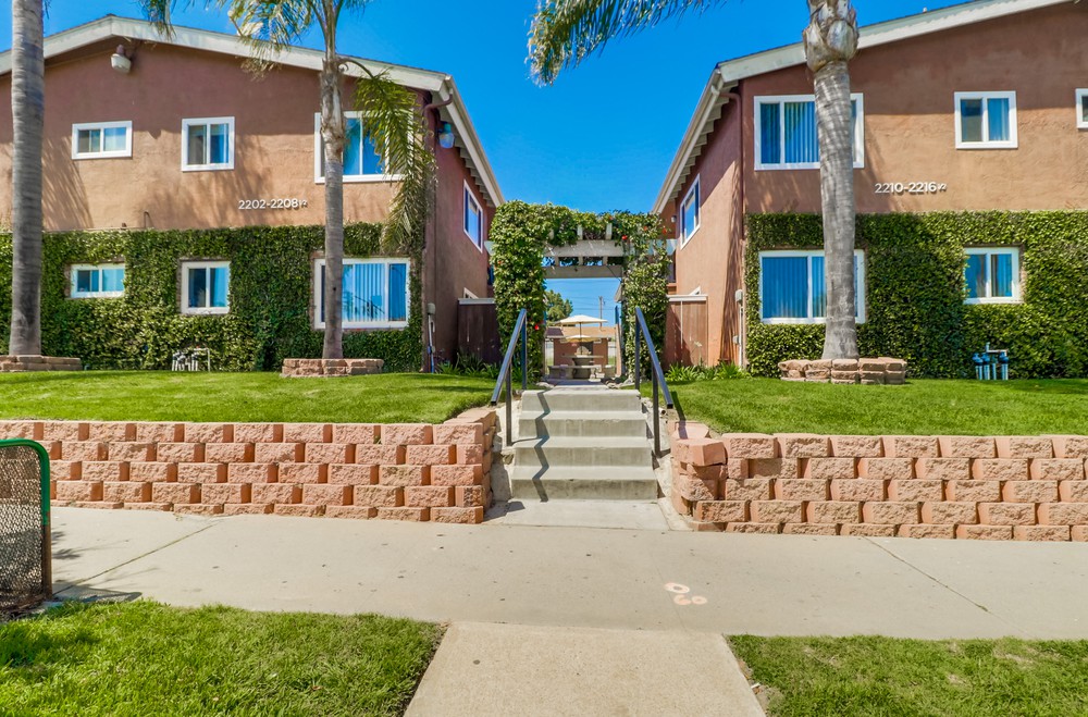 Virtual tour photo 1 of 36 for 2210 Grand Ave