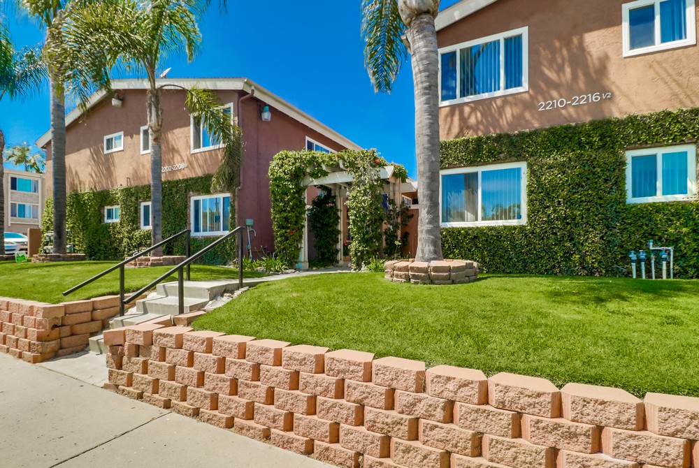 Virtual tour photo 3 of 36 for 2210 Grand Ave