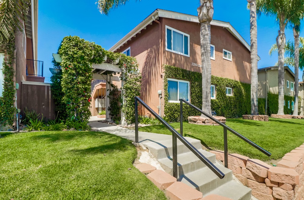 Virtual tour photo 4 of 36 for 2210 Grand Ave