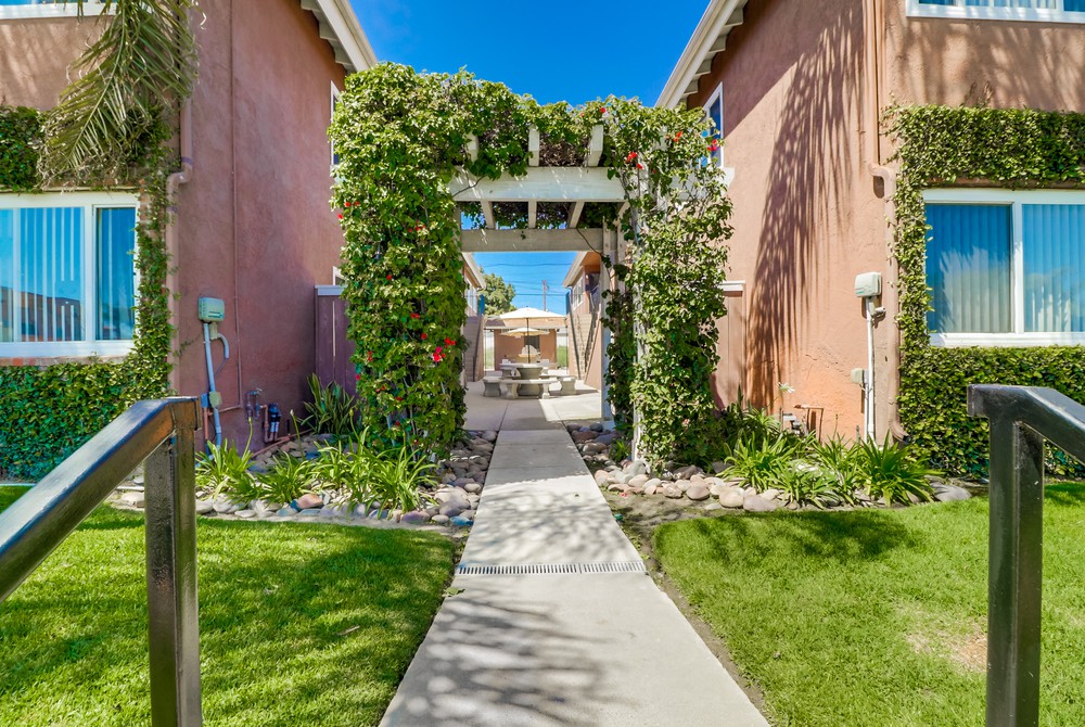 Virtual tour photo 6 of 36 for 2210 Grand Ave