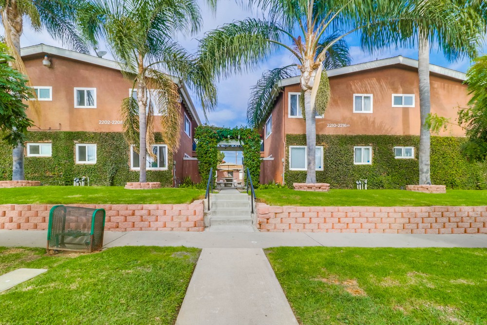 Virtual tour photo 1 of 31 for 2212 1/2 Grand Ave