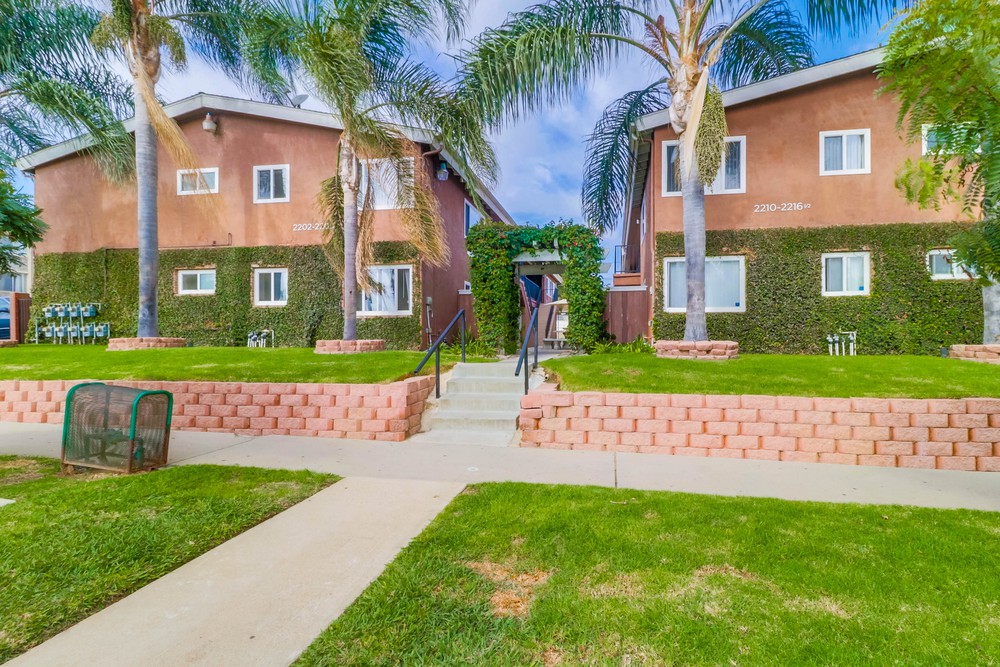 Virtual tour photo 3 of 31 for 2212 1/2 Grand Ave