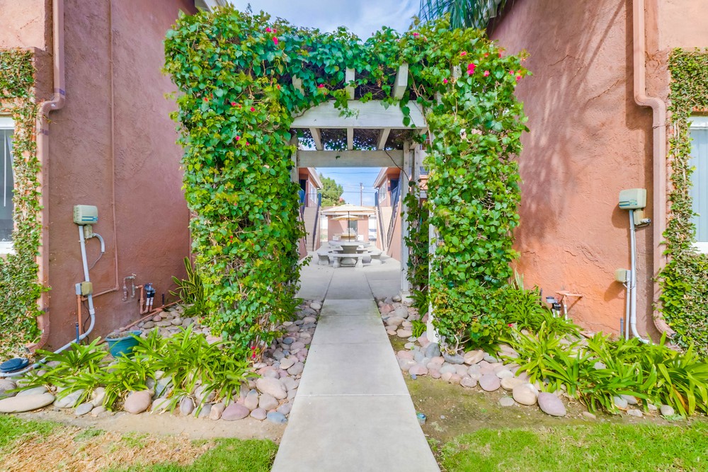 Virtual tour photo 4 of 31 for 2212 1/2 Grand Ave